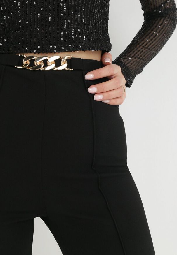 Born2be - Czarne Spodnie Dzwony z Gumką w Pasie Dallagti. Kolor: czarny. Styl: elegancki