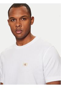 Calvin Klein Jeans T-Shirt J30J327100 Biały Regular Fit. Kolor: biały. Materiał: bawełna #5