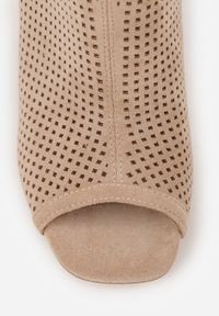 Born2be - Beżowe Ażurowe Sandały Vices na Obcasie z Odkrytymi Noskami Zeniri. Okazja: na co dzień, na imprezę. Kolor: beżowy. Materiał: jeans. Wzór: ażurowy. Sezon: wiosna, lato. Obcas: na obcasie. Styl: casual. Wysokość obcasa: średni #3