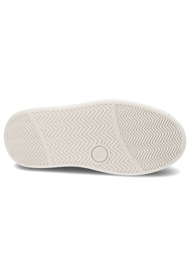 Białe Sneakersy Carinii Eleganckie Buty Damskie Na Platformie. Okazja: na co dzień. Kolor: biały. Szerokość cholewki: normalna. Wzór: aplikacja. Obcas: na platformie. Styl: elegancki