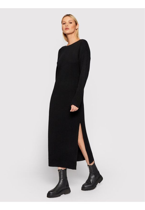 Remain Sukienka dzianinowa Nova RM730 Czarny Loose Fit. Kolor: czarny. Materiał: wełna, dzianina