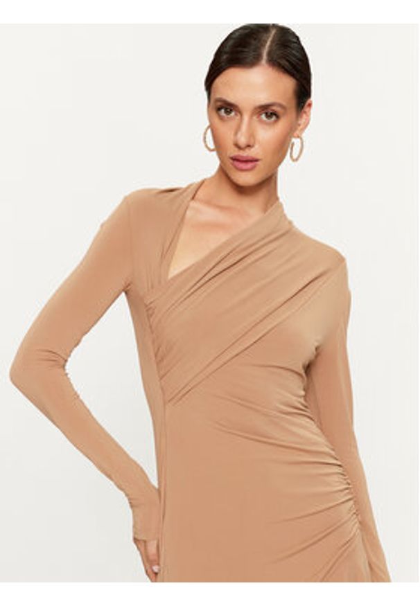 Pinko Sukienka koktajlowa Babar 102488 A1BQ Beżowy Slim Fit. Kolor: beżowy. Materiał: wiskoza. Styl: wizytowy