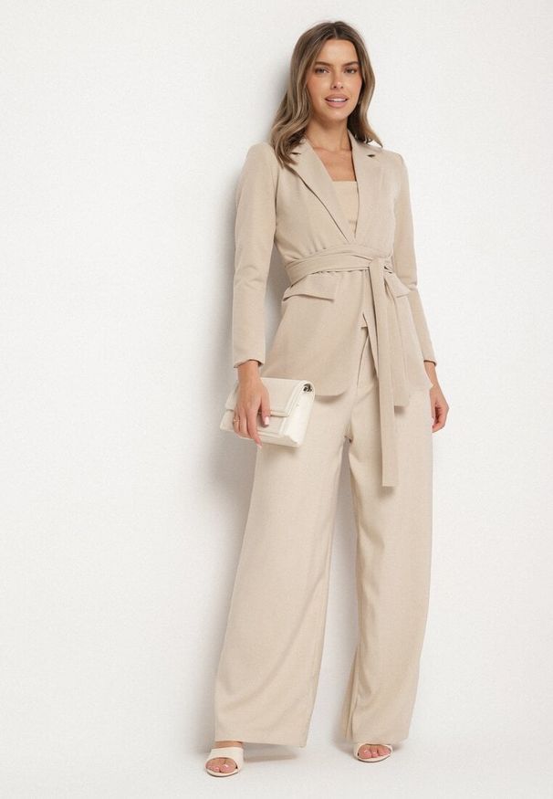 Born2be - Jasnobeżowa Marynarka Jednorzędowa z Wiązanym Paskiem Isabelline. Kolor: beżowy. Styl: elegancki