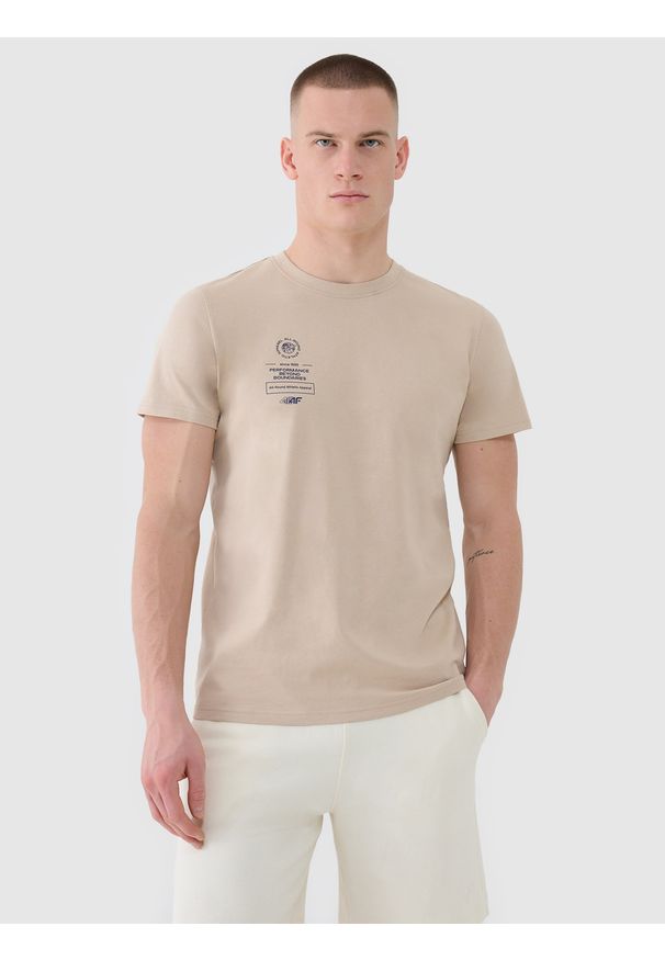4f - 4F T-shirt regular z nadrukiem męski - beżowy XL. Okazja: na co dzień. Kolor: beżowy. Materiał: dzianina, bawełna, jersey. Długość rękawa: krótki rękaw. Długość: krótkie. Wzór: nadruk. Styl: klasyczny, sportowy, casual