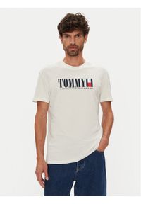 Tommy Jeans T-Shirt Dna Flag DM0DM21941 Biały Regular Fit. Kolor: biały. Materiał: bawełna