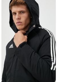adidas Performance kurtka męska kolor czarny zimowa. Okazja: na co dzień. Kolor: czarny. Materiał: tkanina, poliester. Długość rękawa: raglanowy rękaw. Sezon: zima. Styl: casual #1