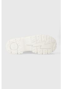 Buffalo sneakersy Aspha Nc Mid Cloud kolor biały 1622279. Nosek buta: okrągły. Kolor: biały. Materiał: guma. Szerokość cholewki: normalna. Obcas: na platformie #3