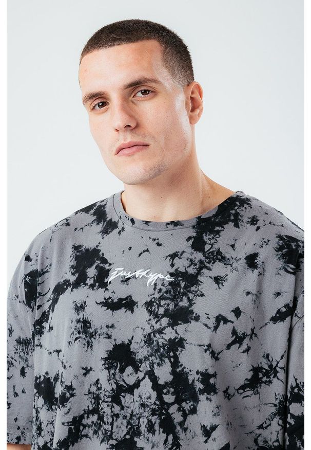 Hype t-shirt bawełniany kolor szary wzorzysty. Kolor: szary. Materiał: bawełna