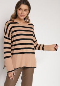 Born2be - Czarny Sweter o Kroju Oversize z Motywem Pasków Irtusa. Okazja: na co dzień. Kolor: czarny. Materiał: jeans. Styl: casual #7