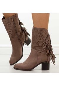 Szare ażurowe botki damskie na obcasie M.Daszyński 2337-15. Kolor: szary. Materiał: zamsz. Szerokość cholewki: normalna. Wzór: ażurowy. Sezon: wiosna, jesień, lato. Styl: elegancki, boho, klasyczny #1