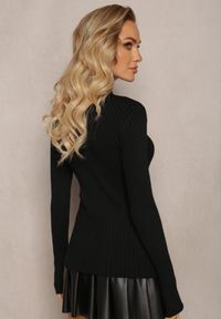 Renee - Czarny Sweterkowy Półgolf z Odpinaną Ozdobą Ikallu. Kolor: czarny. Materiał: prążkowany. Wzór: aplikacja #3