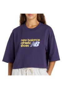 Koszulka damska New Balance WT51908BOY - fioletowa. Kolor: fioletowy. Materiał: bawełna, materiał. Długość rękawa: krótki rękaw. Długość: krótkie. Wzór: napisy #1