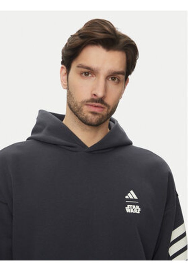 Adidas - adidas Bluza Star Wars The Mandalorian™ JI5720 Szary Regular Fit. Kolor: szary. Materiał: syntetyk, bawełna. Wzór: motyw z bajki
