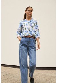 MOODO - Bluza w kwiaty niebieska. Kolor: niebieski. Materiał: poliester, bawełna. Wzór: kwiaty #1