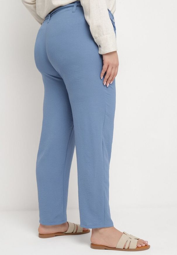 Born2be - Niebieskie Spodnie Regular Wiązane w Pasie w stylu Paperbag Tamburia. Stan: podwyższony. Kolor: niebieski. Materiał: materiał