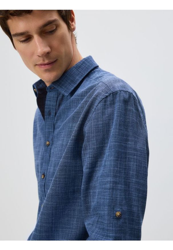 Reserved - Bawełniana koszula regular fit - granatowy. Kolor: niebieski. Materiał: bawełna