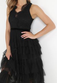 Born2be - Czarna Sukienka Maxi z Tiulowym Dołem i Koronkową Górą Deliva. Okazja: na co dzień. Kolor: czarny. Materiał: koronka, tiul. Wzór: aplikacja. Styl: klasyczny, casual. Długość: maxi #5
