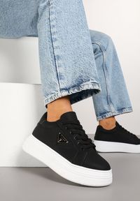 Renee - Czarne Sneakersy Vices na Grubej Podeszwie Zdobione Aplikacją Aranellis. Okazja: na co dzień. Kolor: czarny. Materiał: jeans. Wzór: aplikacja