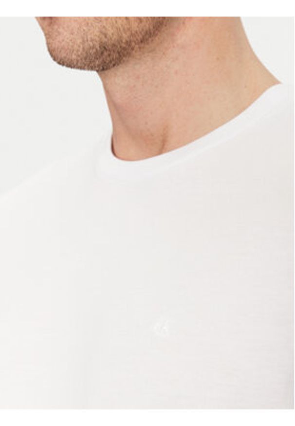 Calvin Klein Jeans T-Shirt LV040HM265 Biały Regular Fit. Kolor: biały. Materiał: bawełna