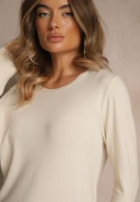 Renee - Beżowy Gładki Sweter w Minimalistycznym Stylu Tevra. Okazja: na co dzień. Kolor: beżowy. Materiał: jeans. Wzór: gładki. Styl: casual, klasyczny #5