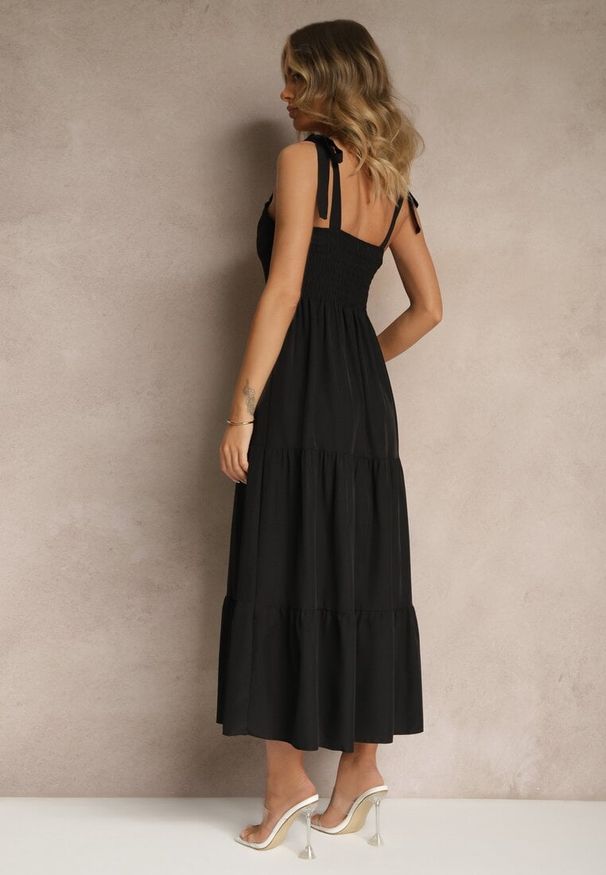 Renee - Czarna Sukienka z Wiskozą Falbanami i Wiązaniem Nilarrea. Okazja: na co dzień. Kolor: czarny. Materiał: wiskoza. Typ sukienki: proste. Styl: casual, klasyczny