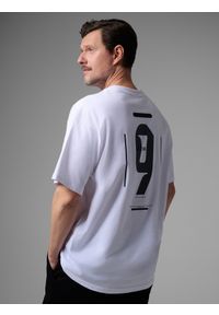 4f - 4F T-shirt loose z nadrukiem męski 4F x Robert Lewandowski - biały S. Okazja: na co dzień. Kolor: biały. Materiał: bawełna, materiał. Wzór: nadruk. Styl: casual, sportowy #1