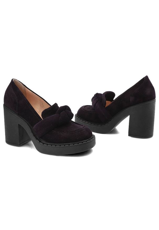 Fioletowe Półbuty Simen Skórzane Eleganckie Buty Na Obcasie. Okazja: na co dzień, na spotkanie biznesowe, do pracy. Zapięcie: bez zapięcia. Kolor: fioletowy. Materiał: skóra. Szerokość cholewki: normalna. Obcas: na obcasie. Styl: elegancki. Wysokość obcasa: średni