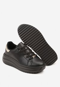 Born2be - Czarne Sneakersy na Grubej Tłoczonej Podeszwie z Perforacją Anorriva. Okazja: na co dzień. Kolor: czarny #4