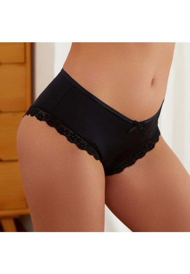 Intica - Majtki z koronką i wycięciem na specjalne okazje Kantha. Kolor: różowy. Materiał: koronka. Wzór: koronka