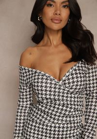 Renee - Czarna Kopertowa Sukienka ze Wzorem Pepitki Novolira. Okazja: na co dzień. Kolor: czarny. Typ sukienki: kopertowe. Styl: klasyczny, casual, elegancki
