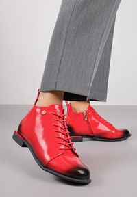 Born2be - Czerwono-Czarne Lakierowane Botki Vices w Stylu Trzewików Jenisse. Okazja: do pracy, na co dzień. Kolor: czerwony. Materiał: lakier. Styl: casual, elegancki