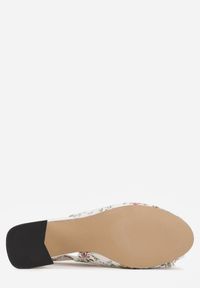 Renee - Białe Sandały na Słupku z Wkładką ze Skóry Naturalnej z Pomponem Rerissiana. Okazja: na co dzień. Nosek buta: otwarty. Zapięcie: pasek. Kolor: biały. Materiał: skóra. Obcas: na słupku. Styl: casual. Wysokość obcasa: średni #2