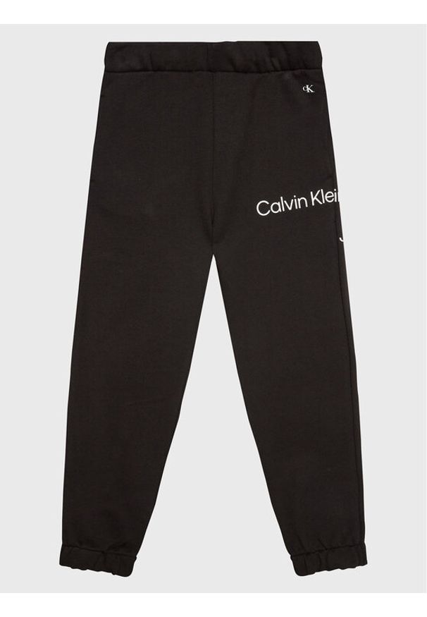 Calvin Klein Jeans Spodnie dresowe Disrupted Inst. Logo IU0IU00323 Czarny Regular Fit. Kolor: czarny. Materiał: bawełna
