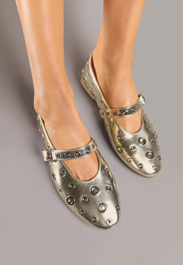 Renee - Złote Balerinki w Metalowe Okręgi ze Sprzączką Lialitte. Okazja: na co dzień. Zapięcie: sprzączka. Kolor: złoty. Obcas: na obcasie. Styl: casual. Wysokość obcasa: niski