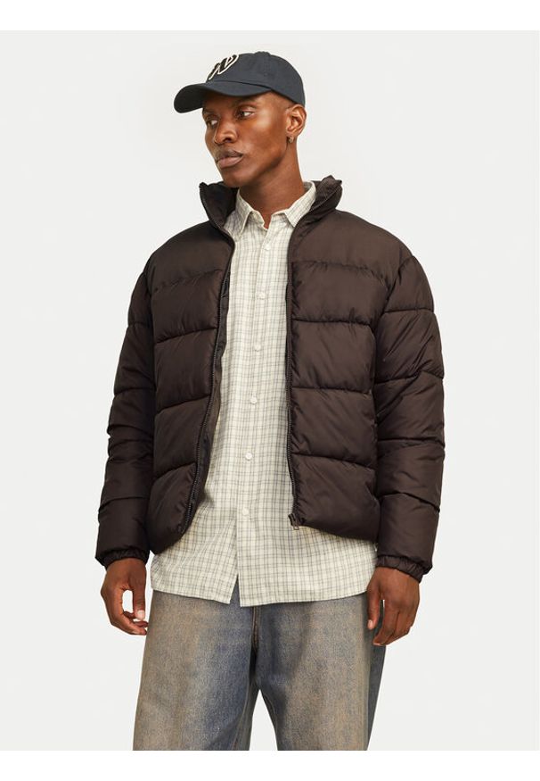 Jack & Jones Kurtka zimowa Moon 12256859 Czarny Regular Fit. Kolor: czarny. Materiał: syntetyk. Sezon: zima