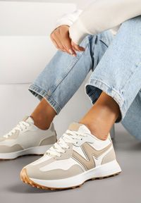 Renee - Beżowe Sneakersy z Geometrycznym Wzorem Jenaviella. Okazja: na co dzień. Kolor: beżowy. Materiał: jeans. Wzór: geometria #1