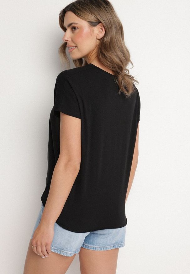 Born2be - Czarny T-shirt z Bawełny z Ozdobnym Wiązaniem Sunitra. Okazja: na co dzień. Kolor: czarny. Materiał: bawełna. Sezon: wiosna, lato. Styl: casual, klasyczny