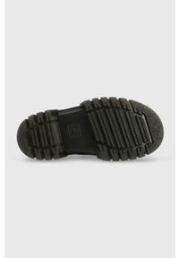 Dr. Martens sandały skórzane Ricki 3-Strap damskie kolor czarny na platformie DM27763001. Zapięcie: rzepy. Kolor: czarny. Materiał: skóra. Wzór: gładki. Obcas: na platformie #4