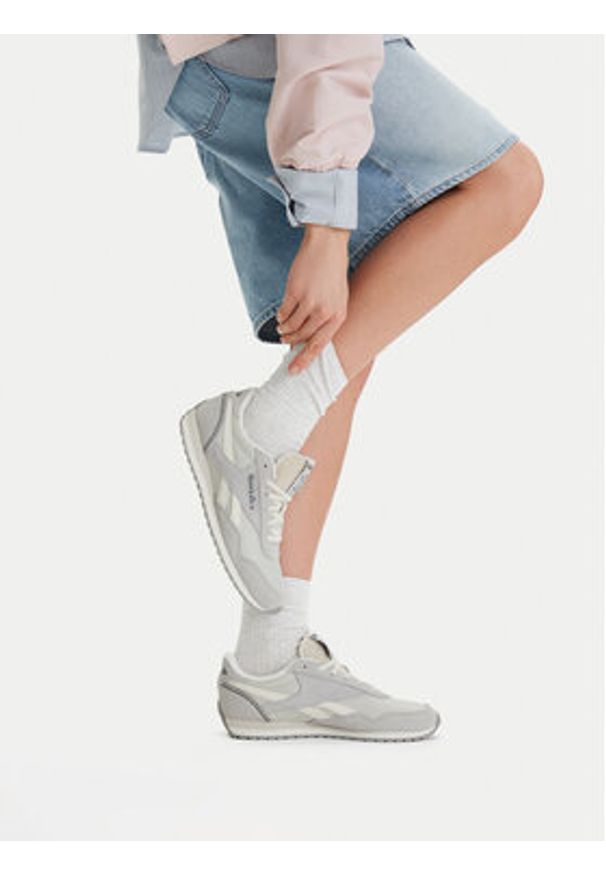 Reebok Sneakersy EO-CLASSIC AZ 100245203 Szary. Kolor: szary. Materiał: zamsz, skóra. Model: Reebok Classic