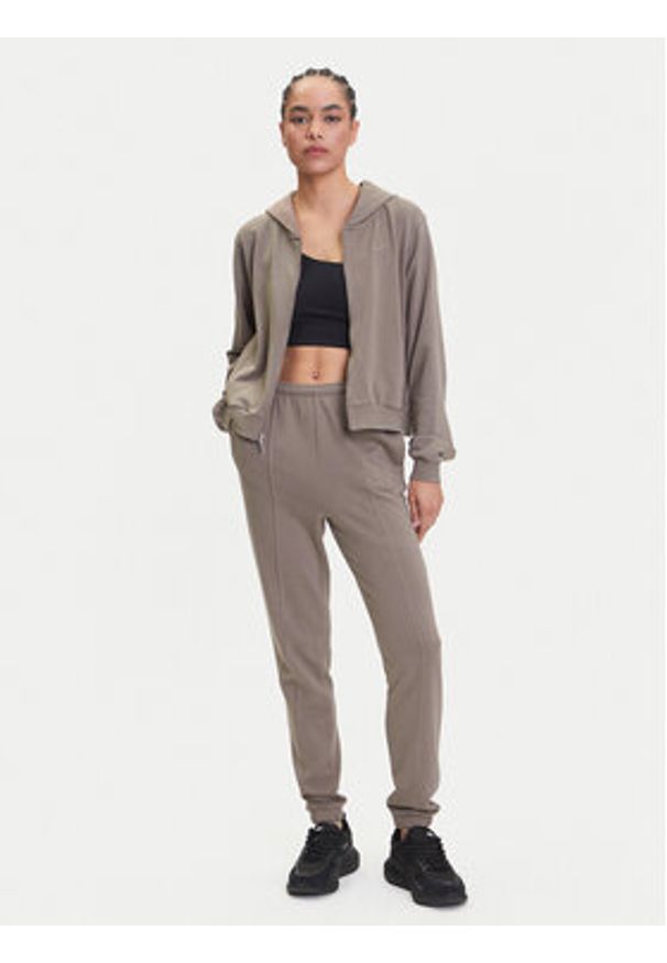 Nike Bluza Chill Terry FN2415 Brązowy Relaxed Fit. Kolor: brązowy. Materiał: syntetyk, bawełna