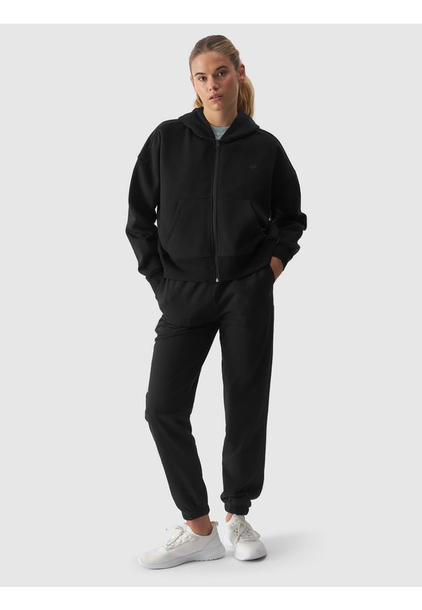 4f - 4F Bluza dresowa rozpinana z kapturem damska - czarna M. Okazja: na co dzień. Typ kołnierza: kaptur. Kolor: czarny. Materiał: dresówka. Wzór: gładki, ze splotem. Styl: casual, sportowy