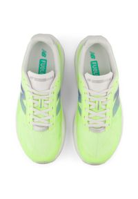 Buty męskie New Balance FuelCell Rebel v5 MFCX6KQ – zielone. Kolor: zielony. Materiał: guma, syntetyk, materiał. Szerokość cholewki: normalna. Wzór: geometria. Sport: fitness, bieganie #3
