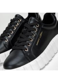 Wittchen - Damskie sneakersy skórzane na grubej platformie czarne. Okazja: do pracy, na co dzień. Nosek buta: okrągły. Kolor: czarny. Materiał: skóra. Obcas: na platformie #7
