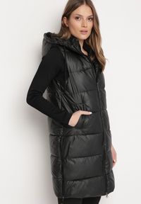 Born2be - Czarna Pikowana Kamizelka z Kapturem i Obustronnym Suwakiem Trilasa. Typ kołnierza: kaptur. Kolor: czarny. Styl: elegancki #6