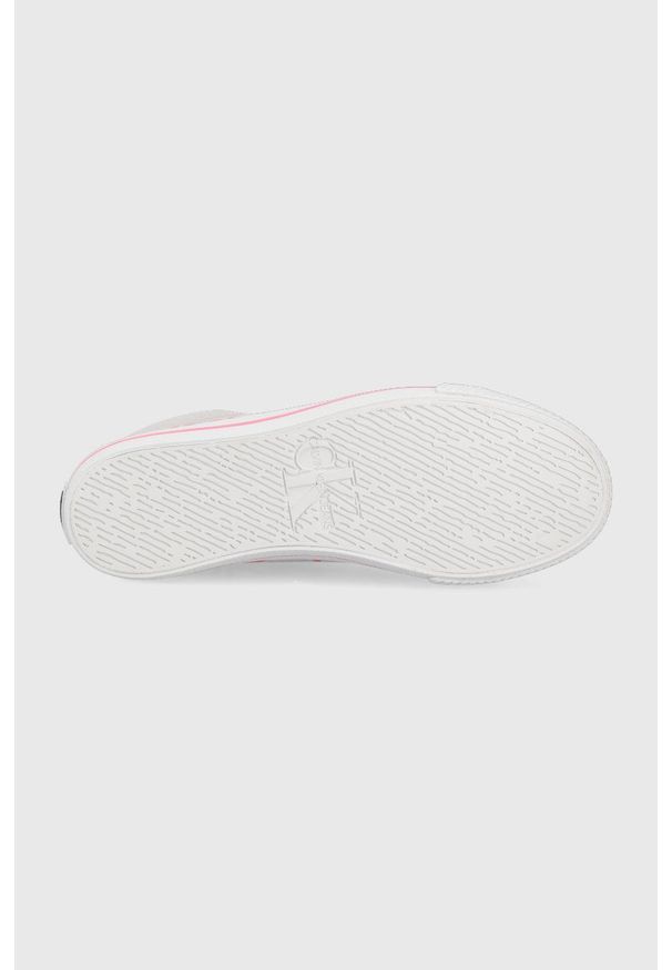 Calvin Klein Jeans trampki damskie kolor szary. Nosek buta: okrągły. Zapięcie: sznurówki. Kolor: szary. Materiał: materiał, guma