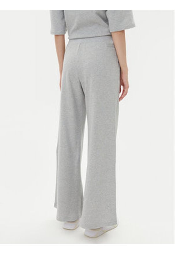 EA7 Emporio Armani Spodnie dresowe 7W000179 AF12473 O8002 Szary Wide Leg. Kolor: szary. Materiał: bawełna