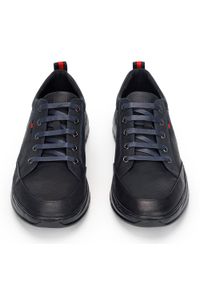 Wittchen - Męskie sneakersy z nubuku na grubej podeszwie czarno-granatowe. Zapięcie: sznurówki. Kolor: niebieski, wielokolorowy, czarny. Materiał: nubuk, skóra. Wzór: aplikacja, kolorowy #6