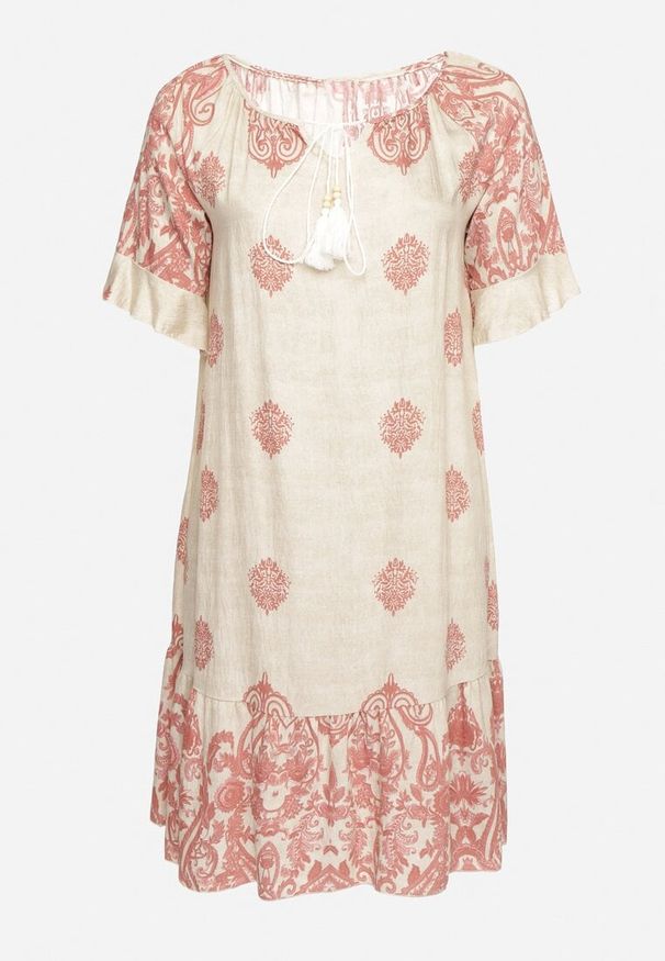 Born2be - Różowa Wiskozowa Sukienka w Stylu Boho z Frędzlami i Falbankami Korilia. Typ kołnierza: kołnierz z falbankami. Kolekcja: plus size. Kolor: różowy. Materiał: wiskoza. Sezon: lato. Typ sukienki: dla puszystych, rozkloszowane. Styl: boho