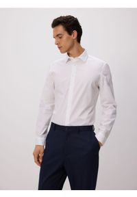 Reserved - Koszula slim z bawełny egipskiej - biały. Kolor: biały. Materiał: bawełna #1