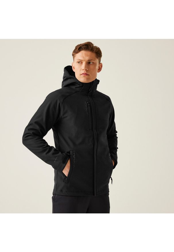 Regatta - Męska kurtka z kapturem z podszewką softshell z odstraszaczem. Typ kołnierza: kaptur. Kolor: czarny. Materiał: softshell. Sport: turystyka piesza